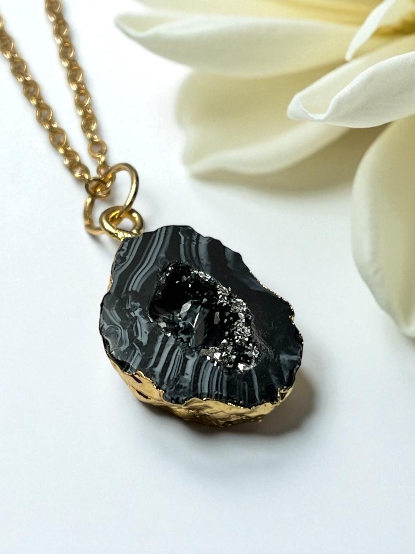 Druzy Resin Gemstone Necklace -black(ship)