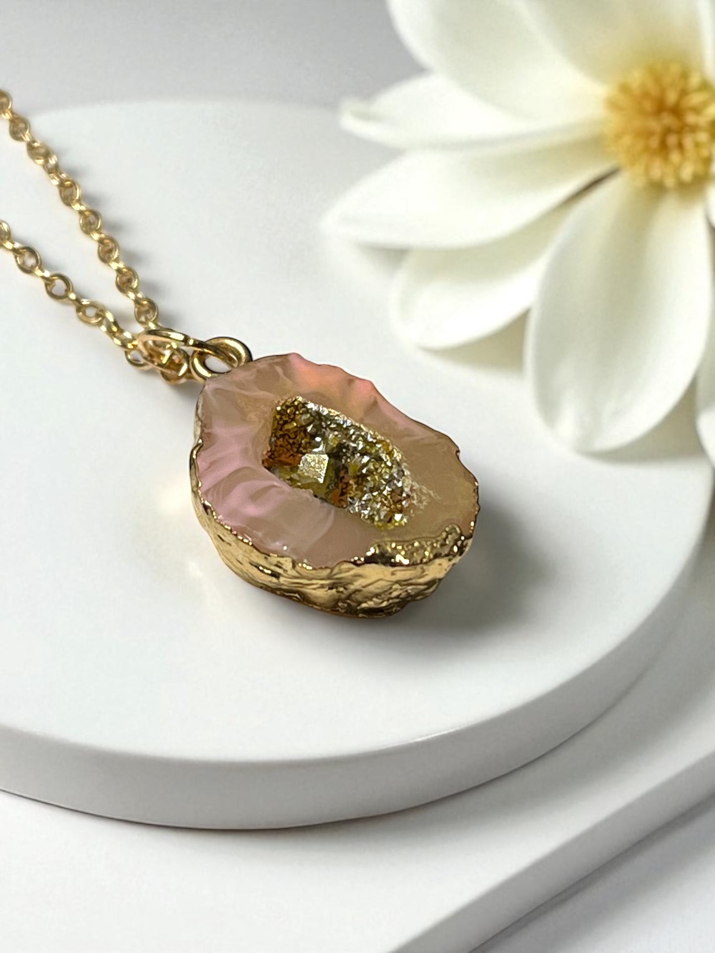 Druzy Resin Gemstone Necklace -Peachy Pink (ship)