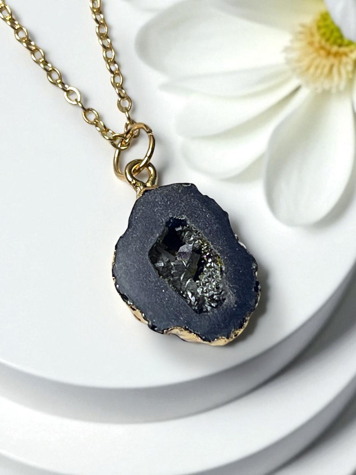 Druzy Resin Gemstone Necklace -Dark Purple(ship)