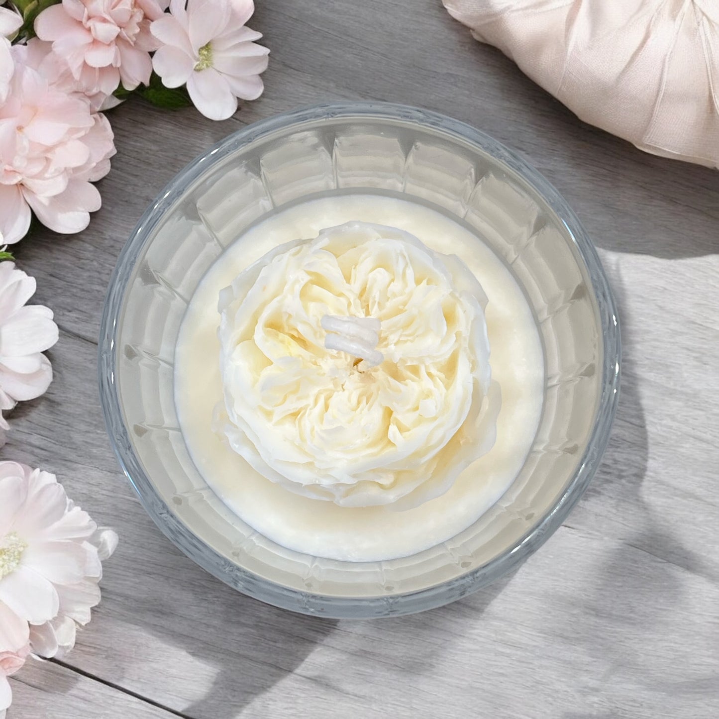 Flower candle-cream