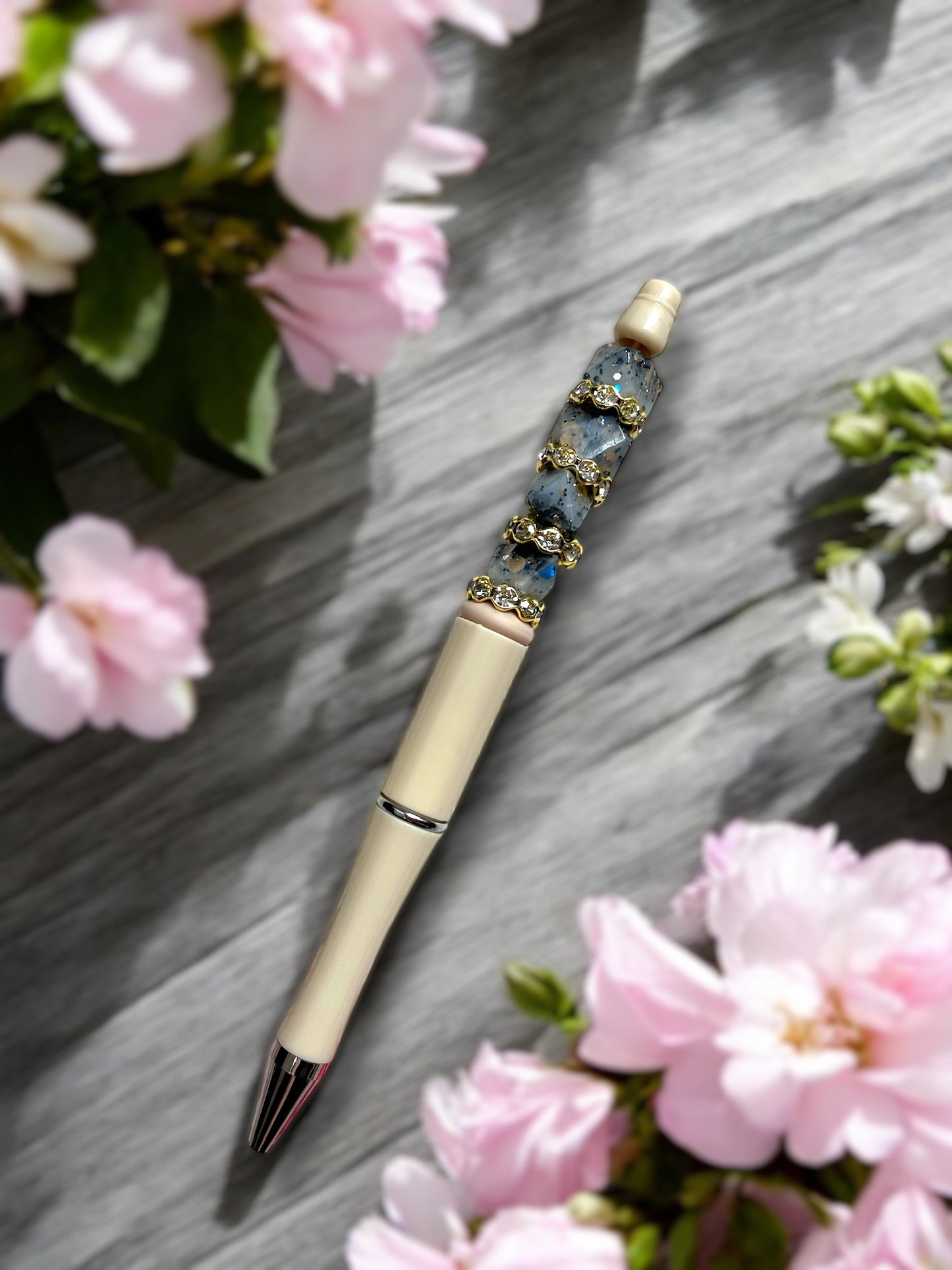 Handmade luxury pen in Canada| Handmade fancy pen made in Canada |Beaded Pens | Handmade Pen | Peach | Rhinestone | Silicone Beaded | Teacher Gift Idea | Cute Gift | Gift for Her | Mom | Colors in peach white gold and rose gold | retractable pen| gold plastic pen | black ink