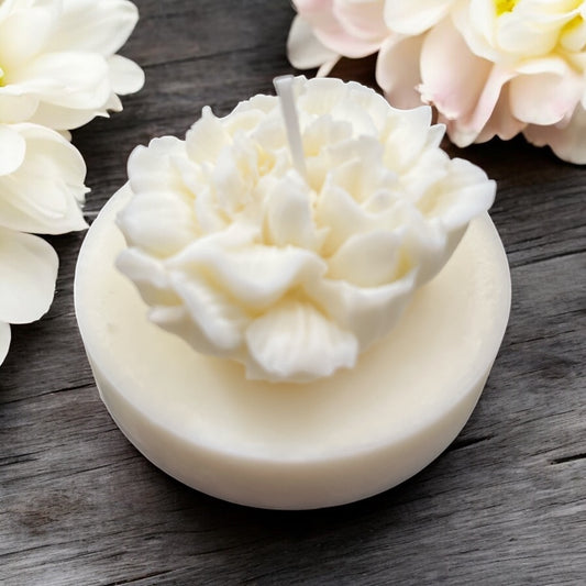 Flower candle pillar style cream