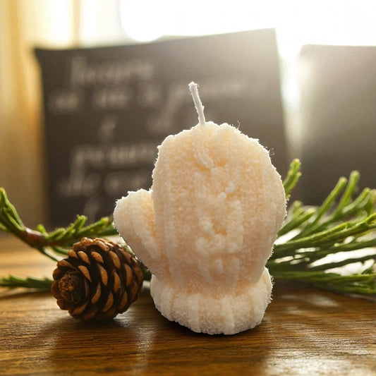 Candle - winter glove snowy Pine